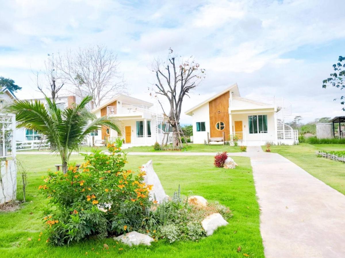 ถึงเที่ยงวัลเลย์เขาใหญ่ Villa *